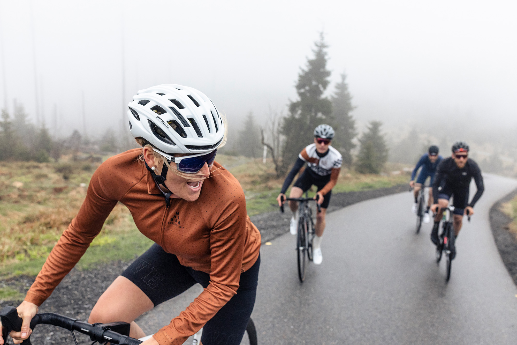 Titelseite -Contec Verkäufe Radbekleidung Maloja